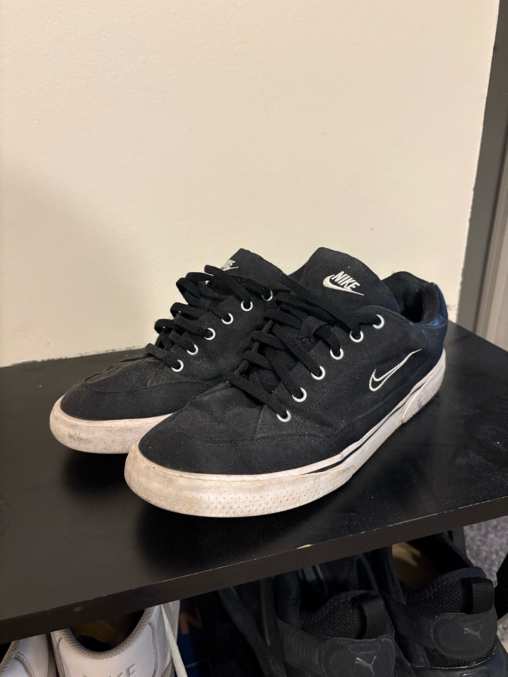 Nike Black and White Men’s Low-Top Sneakers